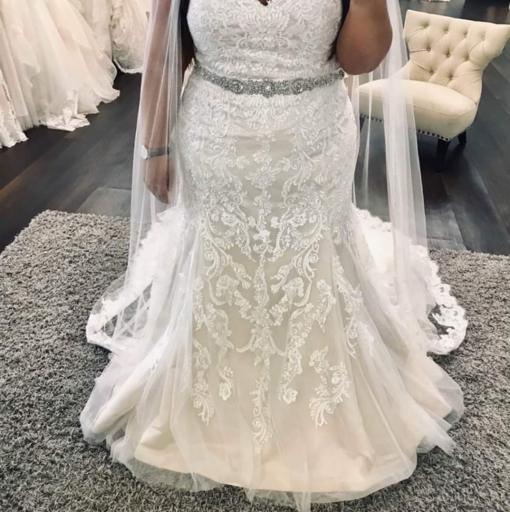 Maggie Sottero Cream Sleeveless V-neck Wedding Gown